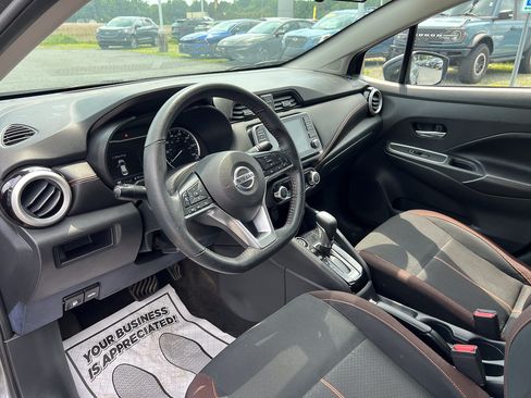 Used 2022 Nissan Versa SR FWD image 14