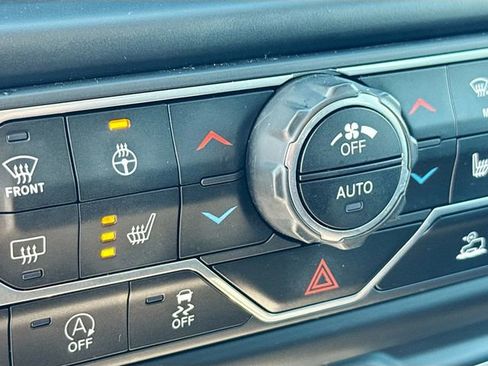 Used 2022 Jeep Gladiator Mojave w/ Cold Weather Group AWD/4WD image 20
