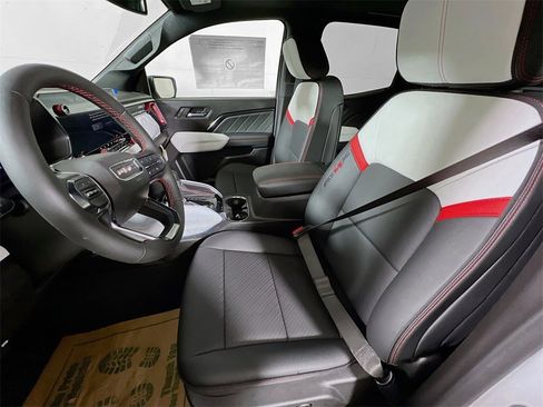 Used 2024 GMC Canyon AT4X image 20