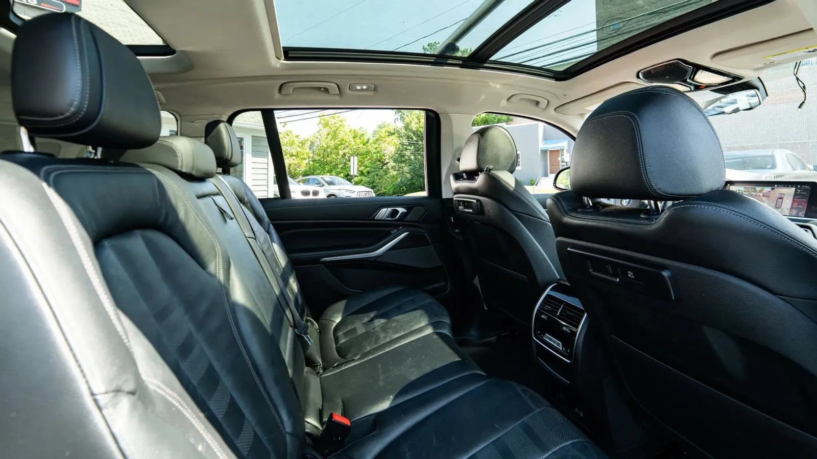 Used 2020 BMW X7 xDrive40i w/ Premium Package AWD/4WD image 18