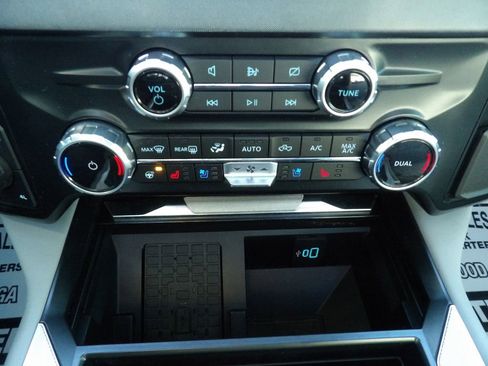 Used 2023 Ford F250 Limited w/ FX4 Off-Road Package image 29