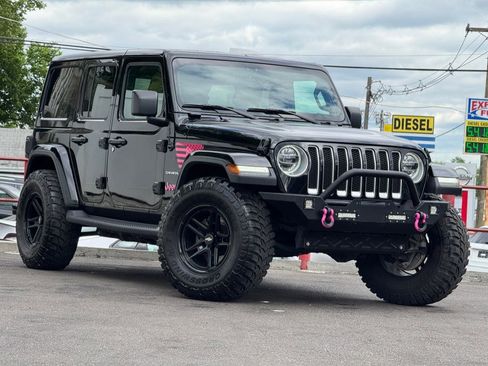 Used 2018 Jeep Wrangler Unlimited Sahara AWD/4WD image 3