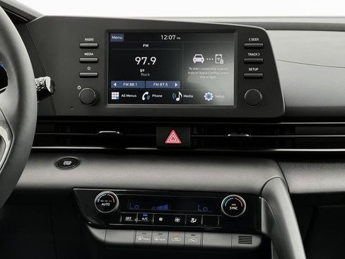 Certified 2025 Hyundai Elantra Sport image 19