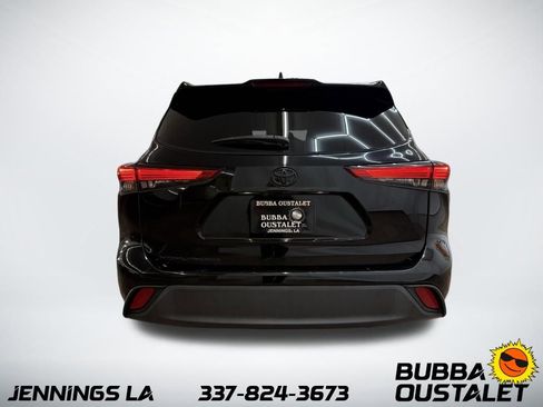 Used 2022 Toyota Highlander L FWD image 4