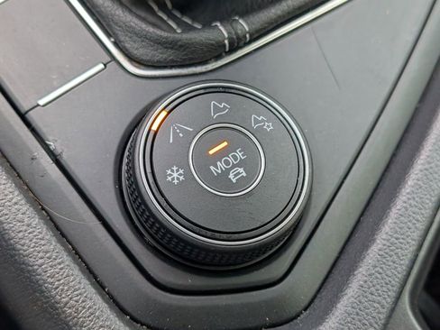 Used 2022 Volkswagen Taos S image 22