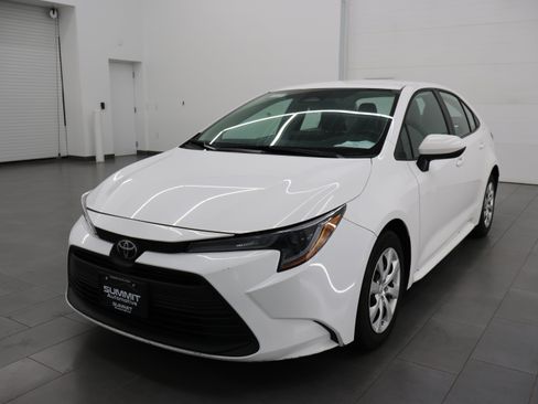 Used 2024 Toyota Corolla LE FWD image 7