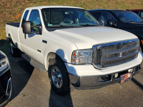 Used 2006 Ford F250 XLT image 2