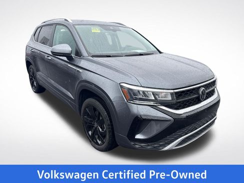 Certified 2023 Volkswagen Taos SE w/ Black Wheel Package FWD image 8