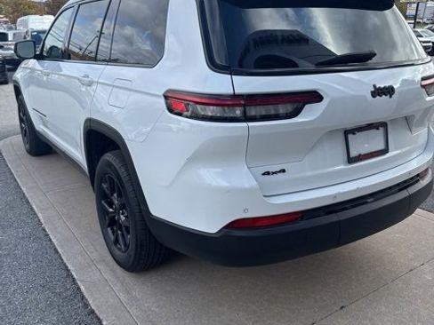Certified 2024 Jeep Grand Cherokee L Laredo image 5