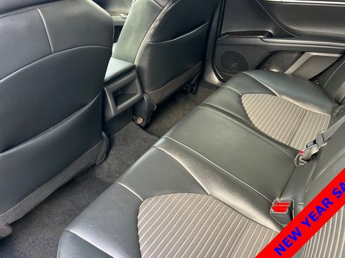 Used 2023 Toyota Camry SE image 12