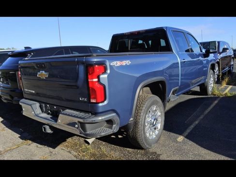 Used 2025 Chevrolet Silverado 2500 LTZ w/ LTZ Premium Package AWD/4WD image 3