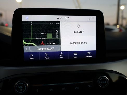 Used 2020 Ford Escape SE image 25