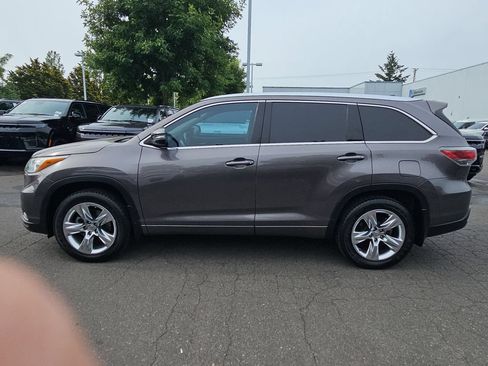 Used 2014 Toyota Highlander Limited Platinum AWD/4WD image 4