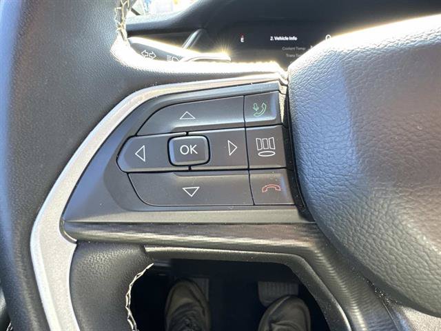 Used 2023 Jeep Grand Cherokee L Laredo AWD/4WD image 15