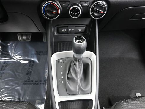 Certified 2025 Hyundai Venue SE image 20