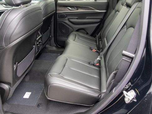 New 2026 Jeep Grand Cherokee Limited w/ Limited Altitude Package AWD/4WD image 15