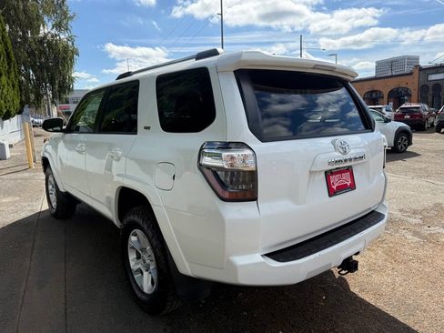 Used 2022 Toyota 4Runner SR5 AWD/4WD image 5