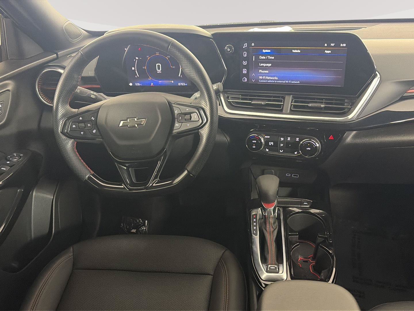 Used 2025 Chevrolet Trax RS FWD image 22
