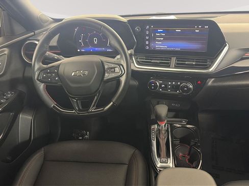 Used 2025 Chevrolet Trax RS FWD image 22