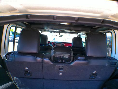 Used 2018 Jeep Wrangler Unlimited Rubicon image 13