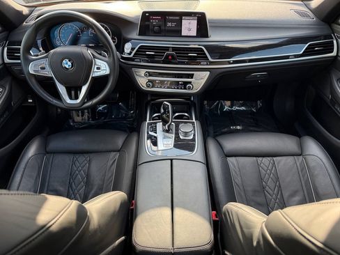 Used 2018 BMW 750i xDrive AWD/4WD image 10