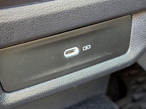 Certified 2022 Volkswagen Taos SE image 25