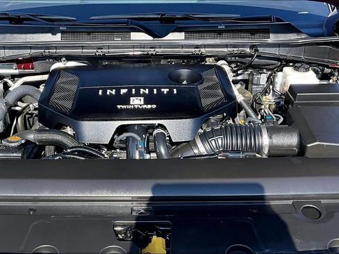 Certified 2025 INFINITI QX80 Luxe image 11