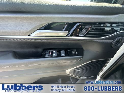 Used 2025 Jeep Wagoneer Series II w/ 8-Passenger Seating Package AWD/4WD image 13