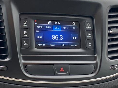 Used 2016 Chrysler 200 Limited image 9