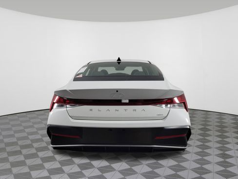 New 2025 Hyundai Elantra Limited image 37