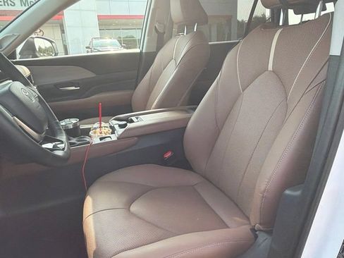 Used 2026 Toyota Grand Highlander AWD image 9