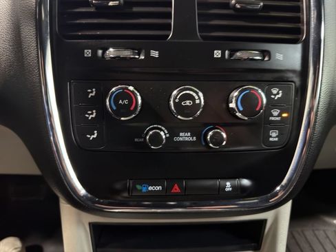Used 2020 Dodge Grand Caravan SXT FWD image 14