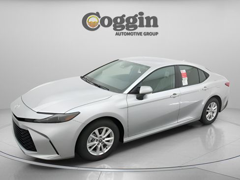 Used 2026 Toyota Camry LE w/ Convenience Package FWD image 1