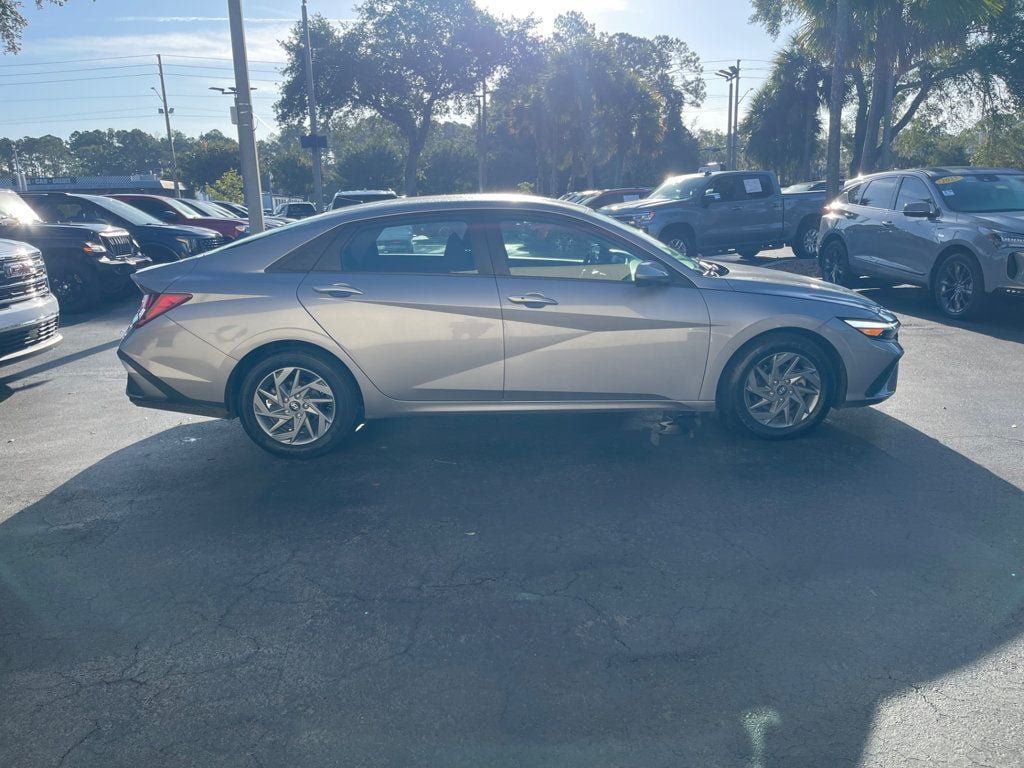 Used 2024 Hyundai Elantra SEL FWD image 6