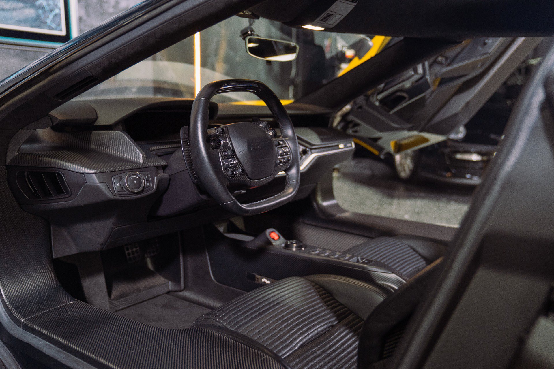 Used 2019 Ford GT RWD image 34