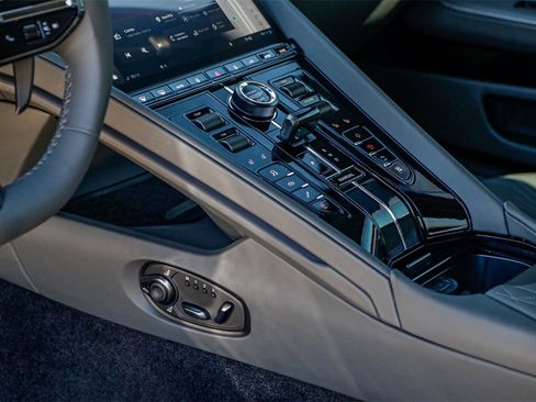 Used 2024 Aston Martin DB12 Coupe image 18