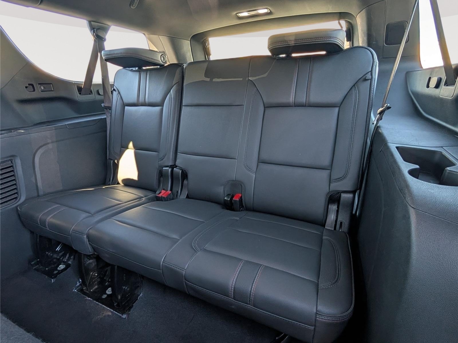 Used 2024 Chevrolet Suburban RST RWD image 17