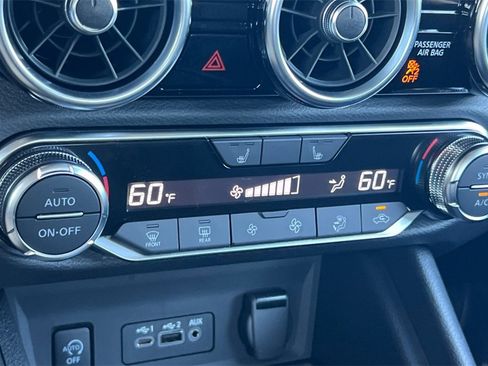 New 2025 Nissan Sentra SR w/ Midnight Edition image 17