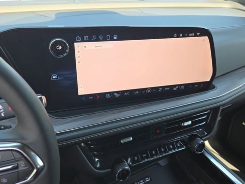 Used 2025 Chevrolet Suburban Premier image 35