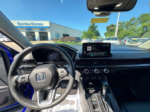 Used 2024 Honda CR-V EX-L image 10