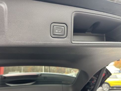 Used 2024 GMC Terrain Denali w/ Black Diamond Edition image 15