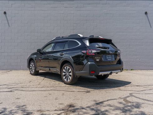 Used 2025 Subaru Outback Touring XT AWD/4WD image 3