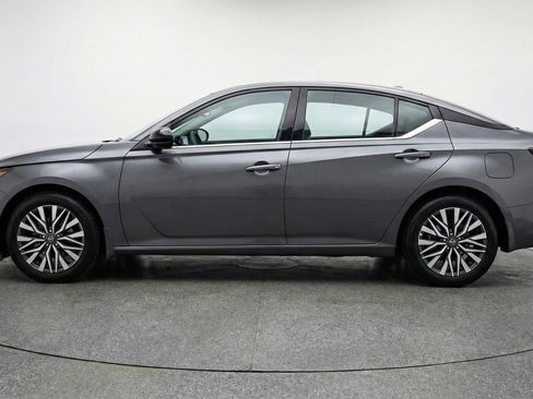 Used 2025 Nissan Altima 2.5 SV FWD image 5
