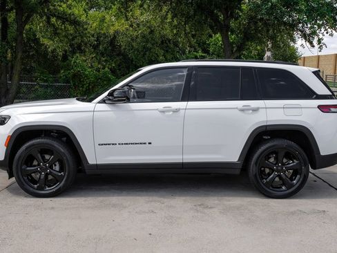 Used 2023 Jeep Grand Cherokee Altitude image 20