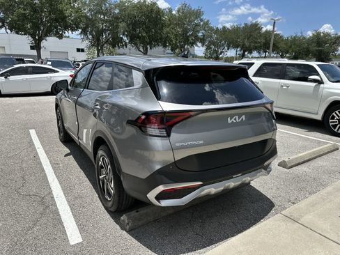 Used 2023 Kia Sportage LX AWD/4WD image 6