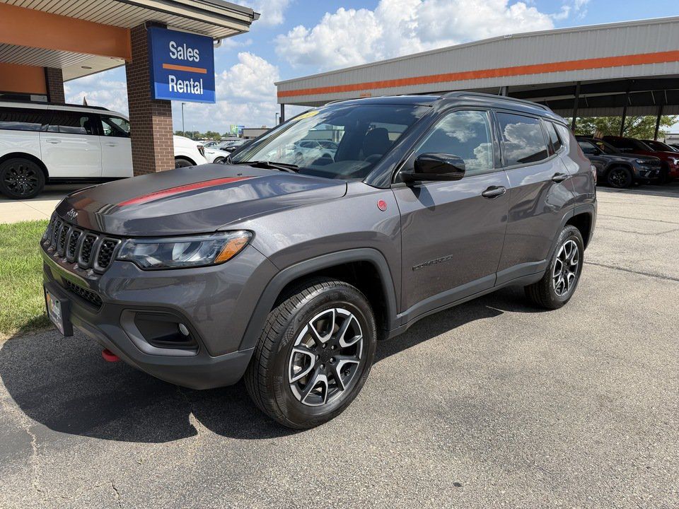 Used 2024 Jeep Compass Trailhawk AWD/4WD image 1