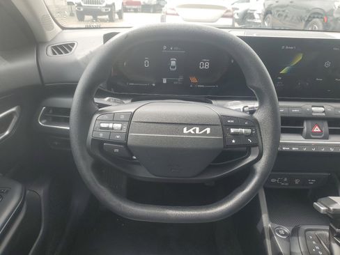 Used 2025 Kia K4 LXS image 11