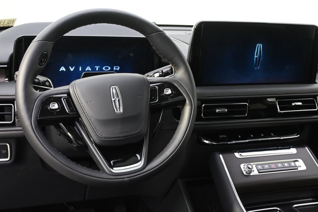 New 2026 Lincoln Aviator Reserve w/ Jet Appearance Package AWD/4WD image 12