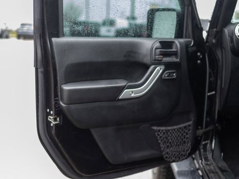 Used 2017 Jeep Wrangler Unlimited Sahara w/ Connectivity Group image 24