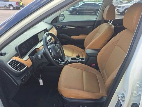 Certified 2025 Kia Seltos EX w/ EX Sunroof Package FWD image 7